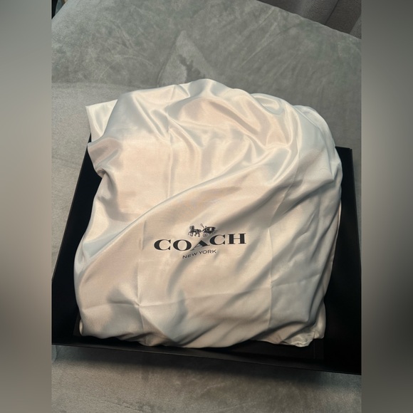 Coach - Signature Backpack - Picture 3 of 5